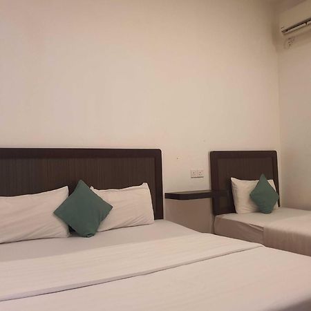 Oyo 91053 Signature Inn Miri Exterior photo
