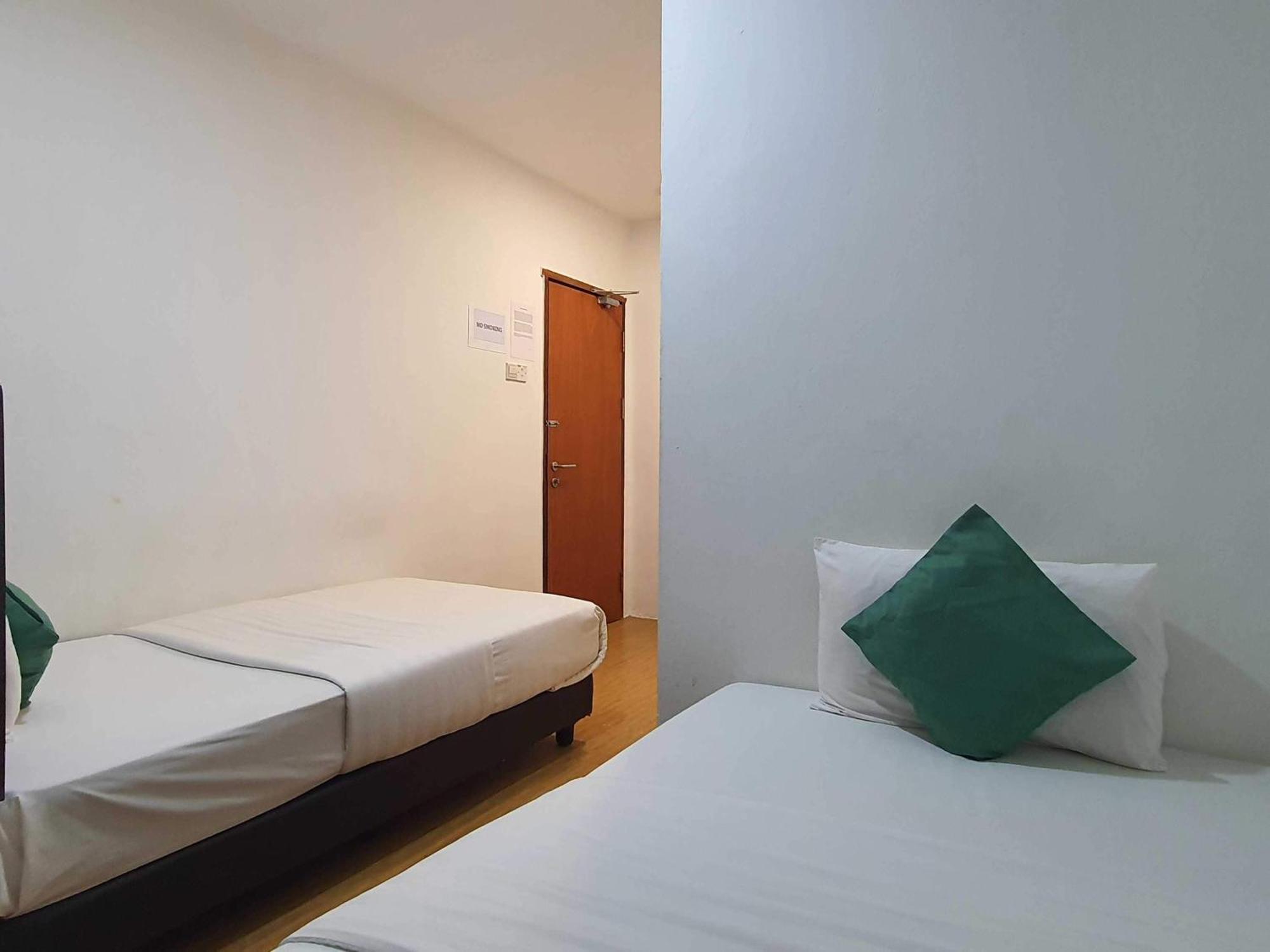 Oyo 91053 Signature Inn Miri Exterior photo