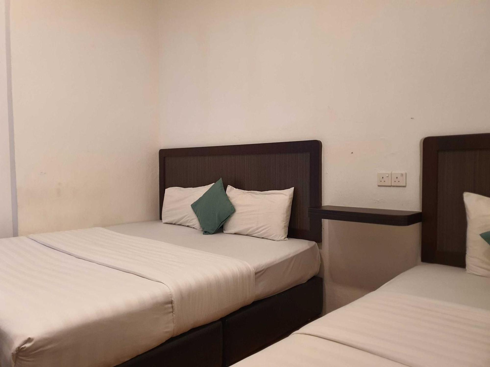Oyo 91053 Signature Inn Miri Exterior photo
