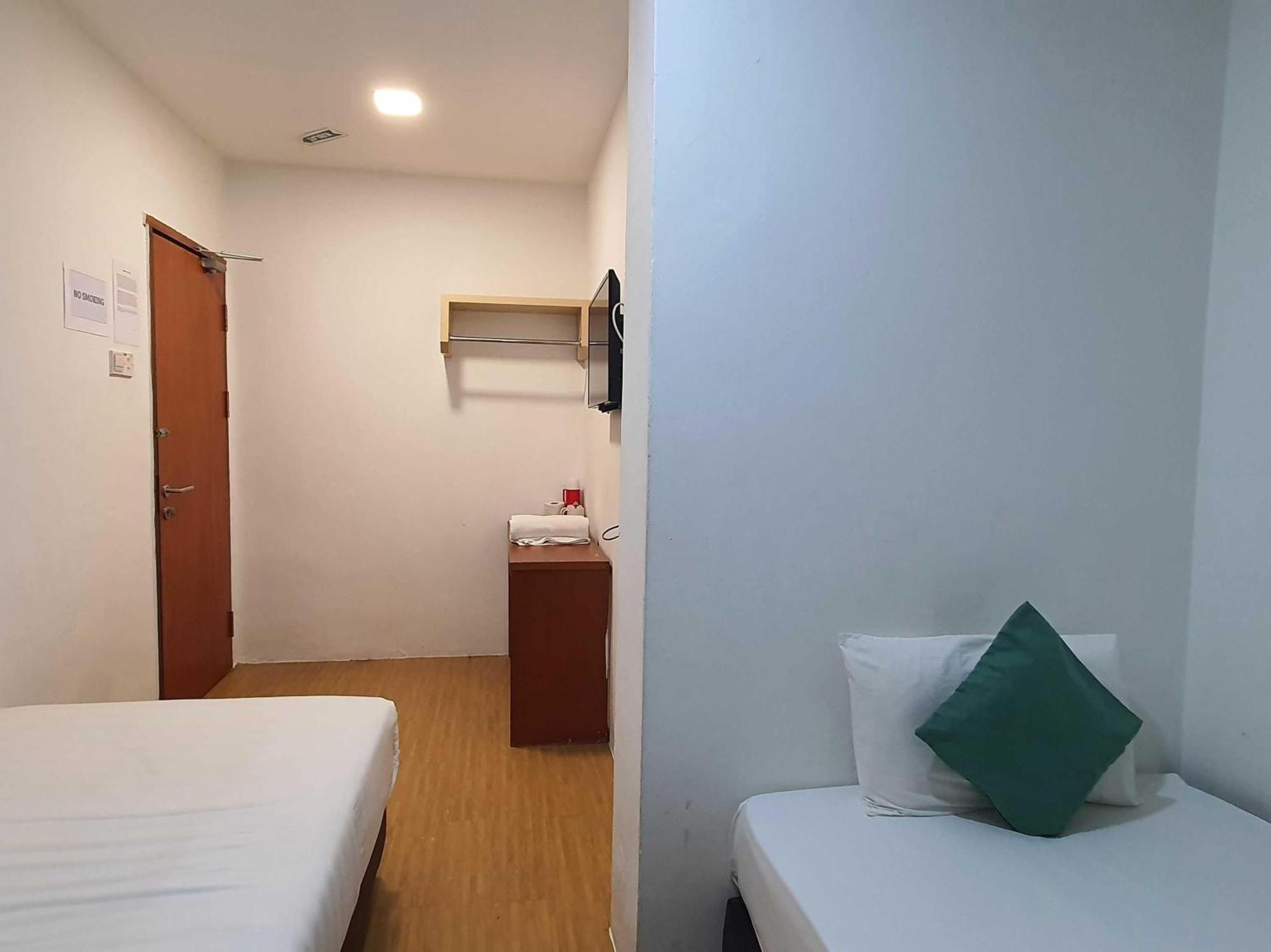 Oyo 91053 Signature Inn Miri Exterior photo