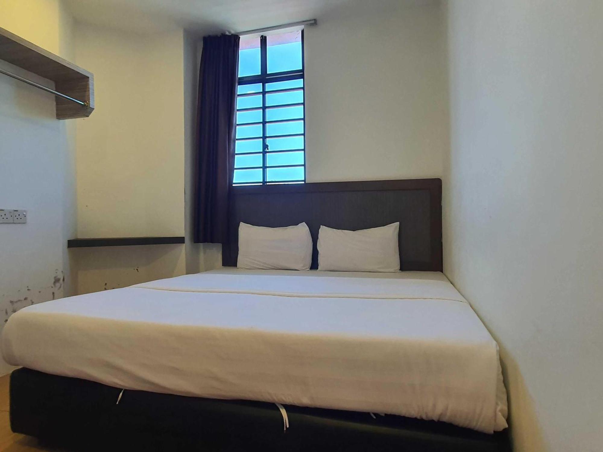 Oyo 91053 Signature Inn Miri Exterior photo