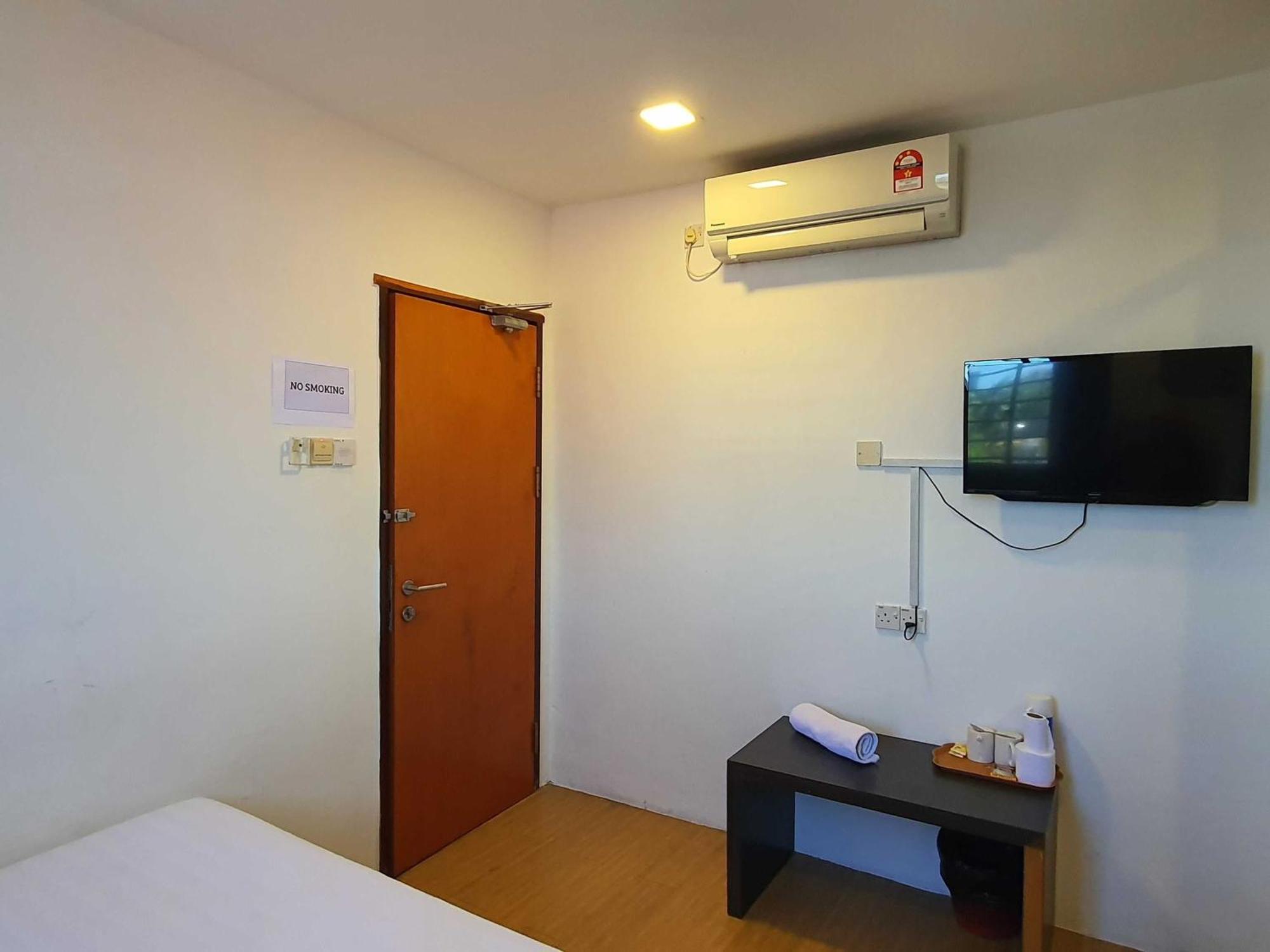 Oyo 91053 Signature Inn Miri Exterior photo