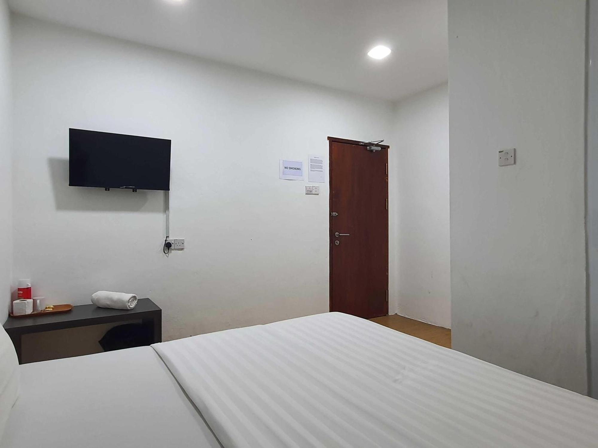 Oyo 91053 Signature Inn Miri Exterior photo