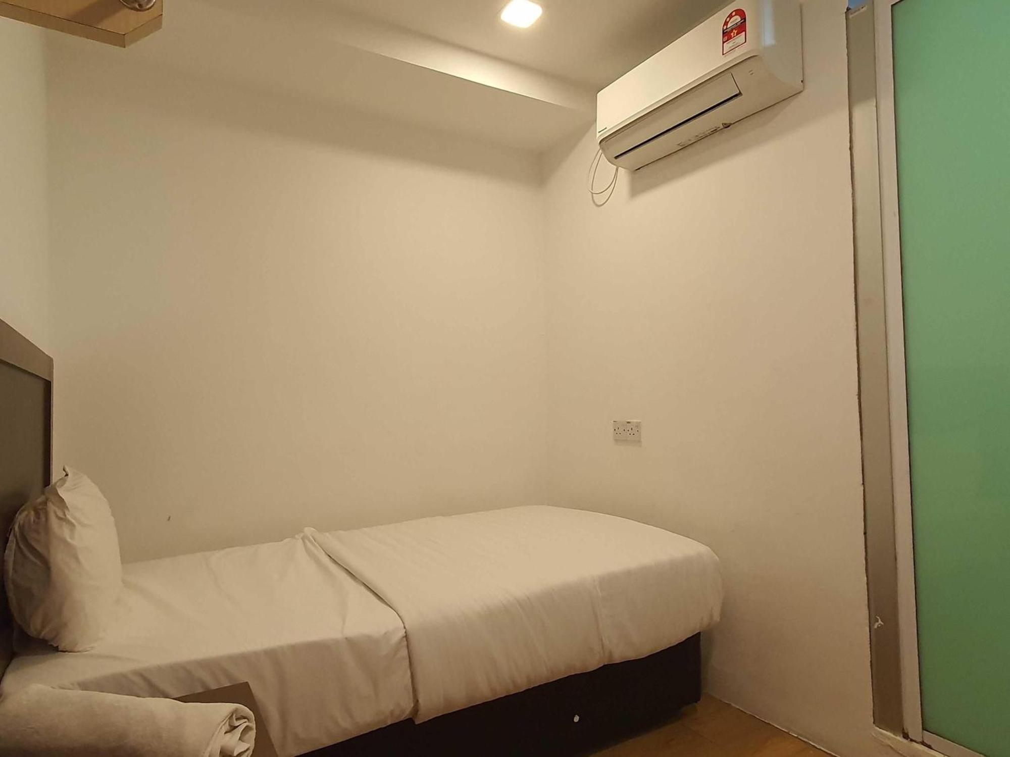 Oyo 91053 Signature Inn Miri Exterior photo